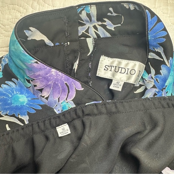 Studio I Y2K Set. Size: 12. Blue and Black Floral. - Picture 6 of 9